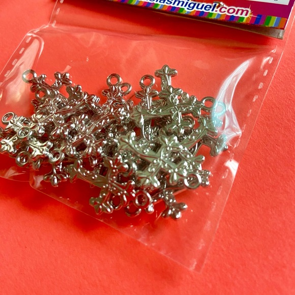NWT. Pack of 24 silver metal cross charm for arts and crafts - Picture 6 of 7